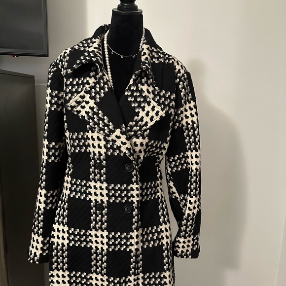 Beautiful Coat - Picture 4 of 8